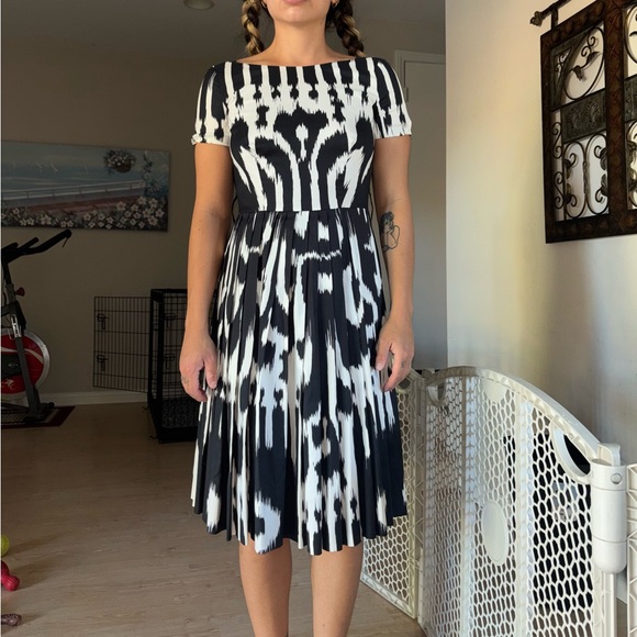 Dress - Picture 3 of 16